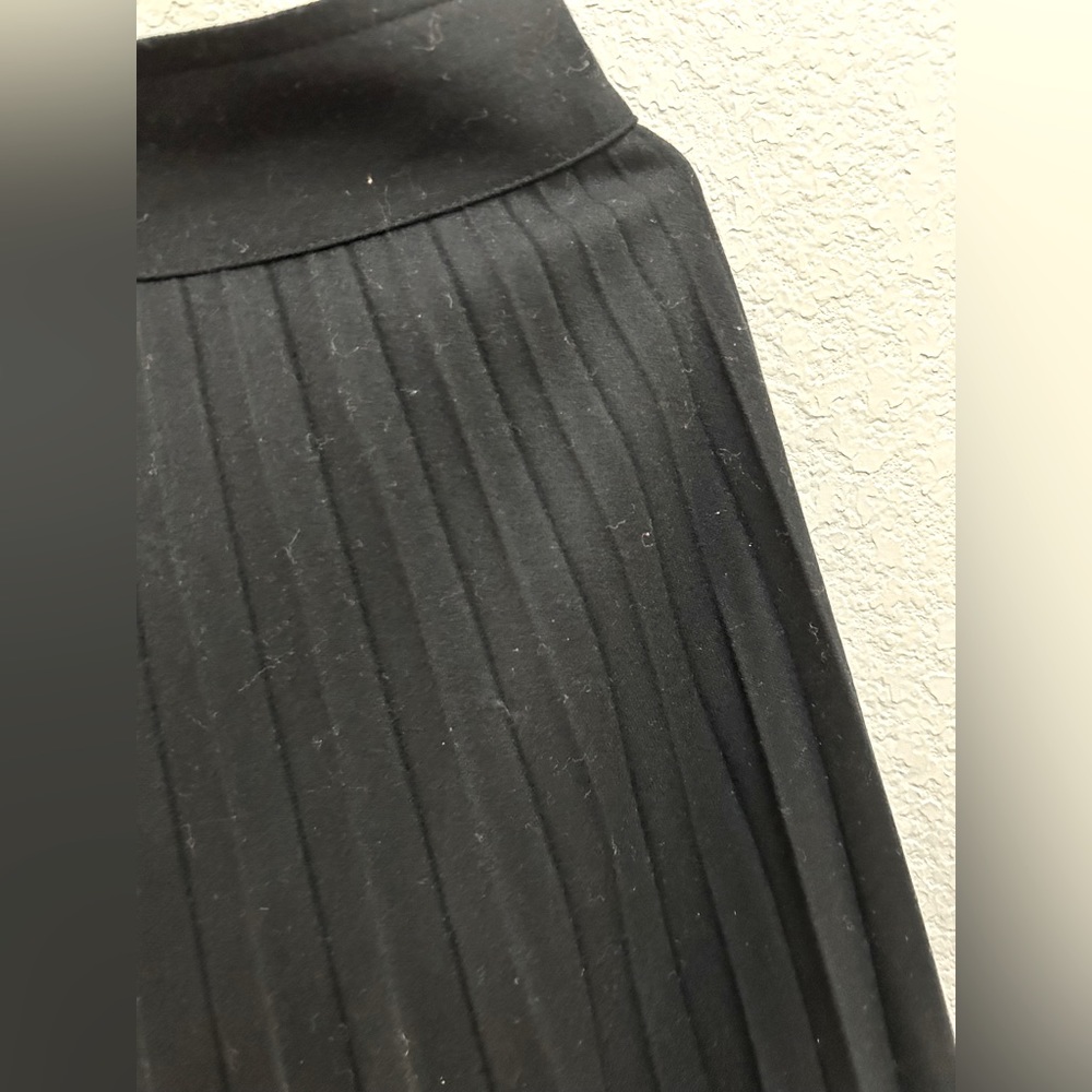 Midi Pleated black skirt | size 6 - Picture 6 of 6